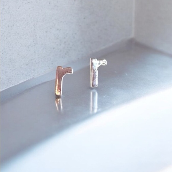 Sterling Silver Initial ‘r’ Stud Earrings - Picture 3 of 8